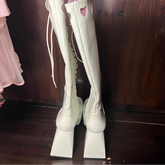 Sugar Thrillz Heart Walk Over You Platform Boots White - Picture 5 of 12